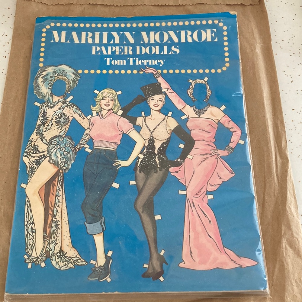 Marylin Monroe paper dolls